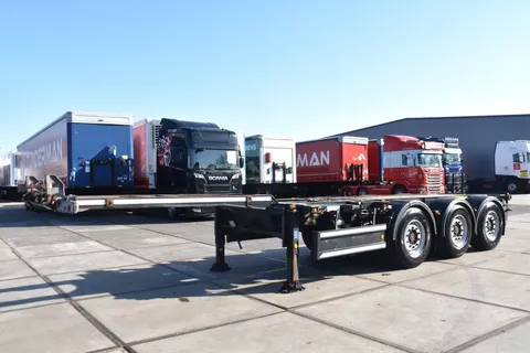 Renders EURO 800 - 2 x EXTENDABLE - SAF AXLES - LIFT AXLE - DISC BRAKES -