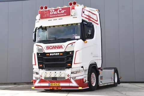 Scania S 590S V8 NGS 4x2NB - NEW TACHO - ONLY 120 TKM - FULL OPTIONS - SPECIAL INTERIOR - HYDRAULIC SYSTEM - EXHAUST PIPE - AS GOOD AS NEW -