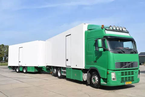 Volvo FH 12.460 Globe 6x2 + HANGER - EURO 3 - OLD TACHO - AIRCO - WHEELBASE 520 CM - 2 BEDS - ELEVATORS - TOP CONDITION -
