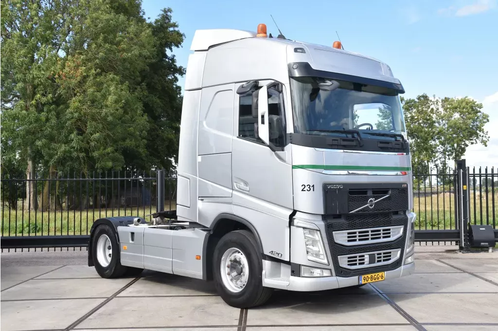 Volvo FH 420 Globe 4x2 - ADR FL - ONLY 670 TKM - PTO - AIRCO - DIFF. LOCK - GOOD CONDITION -