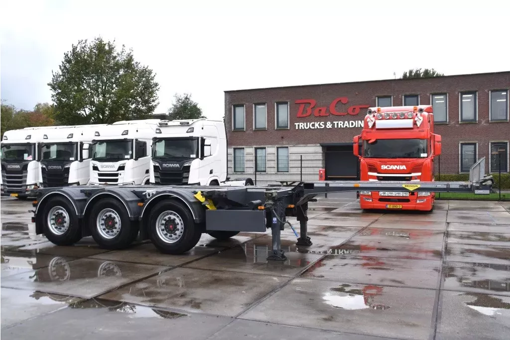 Broshuis 3UCC-39/45 MFCC - SAF AXLES - 2 x EXTENDABLE - DISC BRAKES - LIKE NEW !