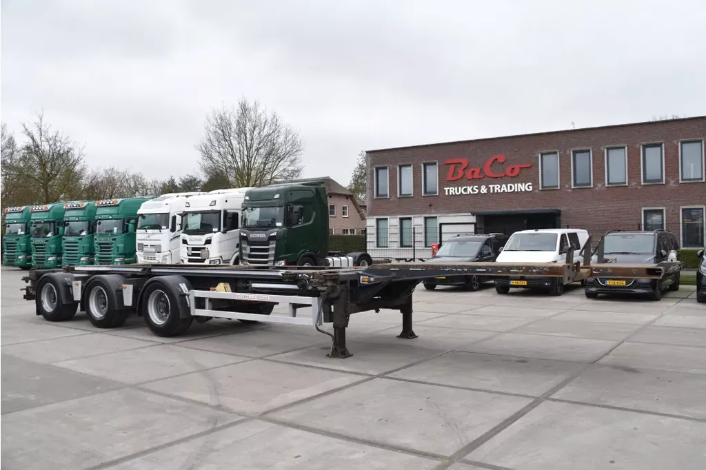 Renders ROC 16.30 - LIFT AXLE - BPW AXLES - DISC BRAKES - GOOD CONDITION -