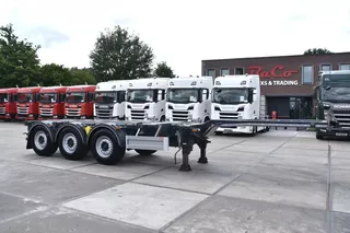 Pacton - CONTAINERCHASSIS - 3 x EXTENDABLE - LIFT AXLE - DISC BRAKES - TOP CONDITION -