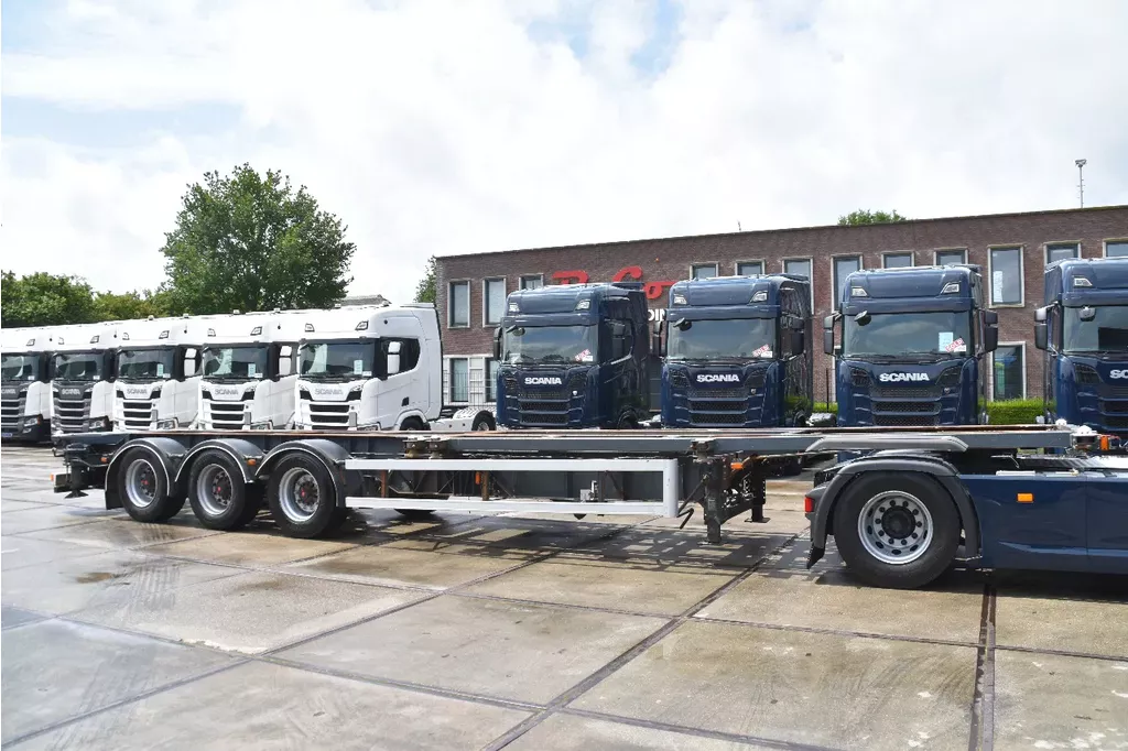 GS - TIPPING CONTAINERCHASSIS  - ALL CONNECTIONS - SAF AXLES - DRUM BRAKES - CENTRAL LUBRICATION - GOOD CONDITION -