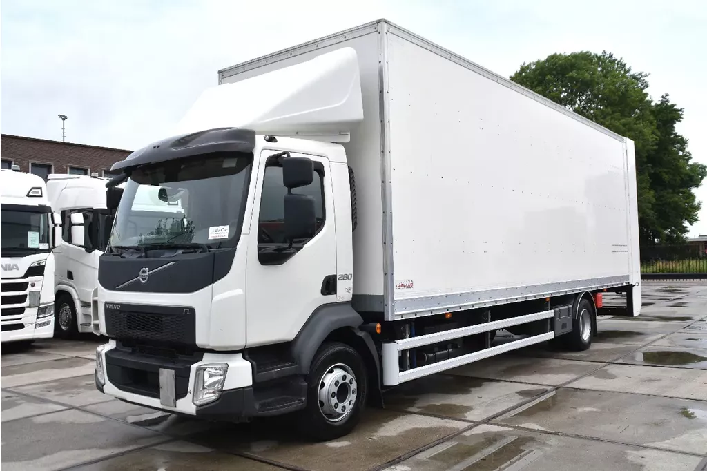 Volvo FL 280 4x2 + BOX - 294 TKM - AIRCO - DOUBLE CARGOFLOOR - ELEVATOR - REMOTE CONTROL - CAMERA -