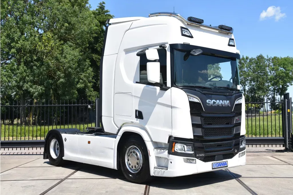 Scania R R520 V8 NGS 4x2 - RETARDER - 504 TKM - PARK. AIRCO - ACC - NAVI - 2 x FUEL TANKS - LED LIGHTS -