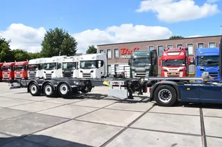 Renders HASTRAILER FCC - ALL CONNECTIONS - LIFT AXLE - 2 x EXTENDABLE - SAF AXLES - DISC BRAKES - EXCELLENT CONDITION -