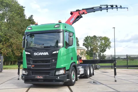 Scania R R450 NGS 6x4 + HMF 2320K-RCS (8x) - WINCH - ONLY 49 TKM - RETARDER - 10 TONS FRONT AXLE - SLIDING FIFTH WHEEL - LED LIGHTS - LIKE NEW -