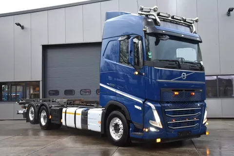 Volvo FH 460 Globetrotter 6x2*4 - EURO 6 - 525 TKM - FULL AIR - I PARK COOL - WHEELBASE 490 CM - DHOLLANDIA ELEVATOR -