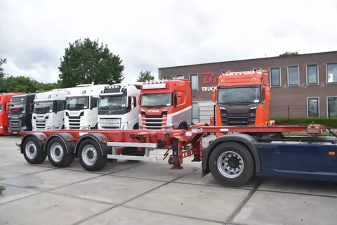 M&amp;V EURO 902K - LIFT AXLE - SAF AXLES - DISC BRAKES - 2 x EXTENDABLE -