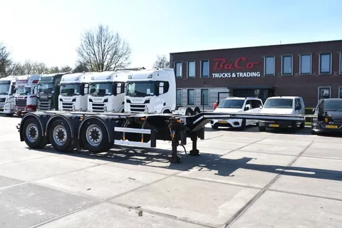 D-Tec - ALL CONNECTIONS - SAF AXLES - LIFT AXLE - DISC BRAKES - 3 x EXTENABLE - GOOD CONDITION -