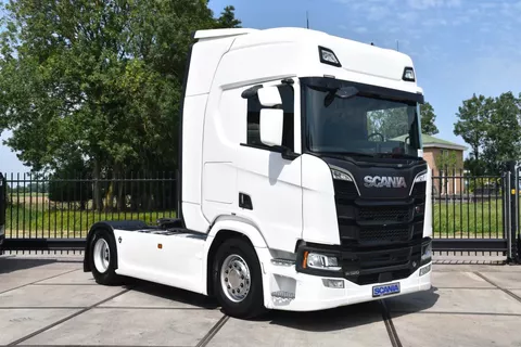 Scania R R520 V8 NGS 4x2 - RETARDER - 523 TKM - PARK. AIRCO - ACC - NAVI - 2 x FUEL TANKS - LED LIGHTS -