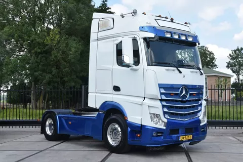 Mercedes-Benz Actros 1942 4x2 - ADR FL - 641 TKM - PTO - PARK. AIRCO - 2 BEDS - ALCOA'S - GOOD CONDITION -